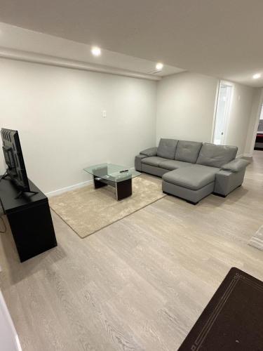 Open modern concept 2BR basement - Apartment - Calgary