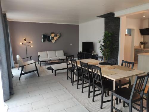 Спільний лаунж/ТБ зона, Maison avec Jardin - 10 pers - Proche Paris Disney & Golf - Idéal Pro & Familles (Maison avec Jardin - 10 pers - Proche Paris Disney & Golf - Ideal Pro & Familles) in Brie-Comte-Robert