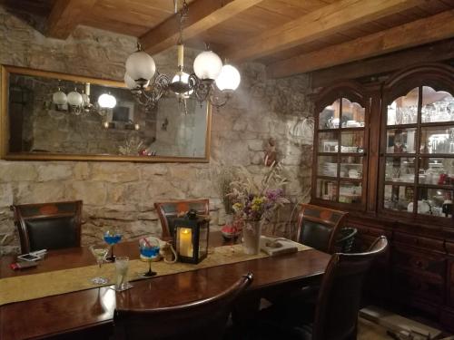 ORIGINAL MEDITERRANEAN STONE HOUSE in Gornji Seget