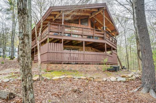 Treehouse-Style Cabin, 1 Mi to Massanutten Resort