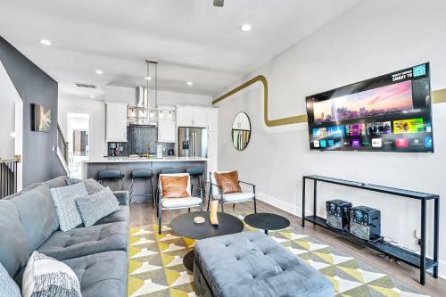 Huge Roof Deck with City Views 9 Beds in Nashville, USA