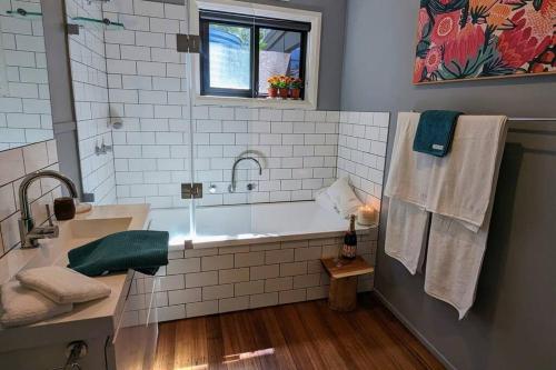 Crow's Nest - Couples Retreat in Eaglehawk Neck