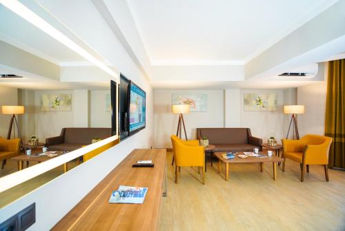 Julian Marmaris - image 10
