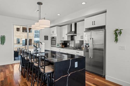 Luxury Townhome 2 Car Garage and Decks 2 Billiards Room in Philadelphia, USA