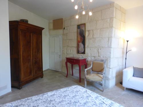 chambre d hote spacieuse avec cour junas gard