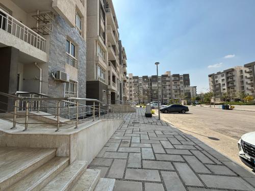 Luxury Inn: 2BR Prime location in Madinaty B12 - image 10