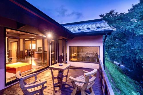 room detail thumbnail 1