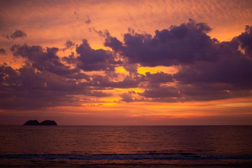 Sunset Harmony, Your Escape at Playa Hermosa