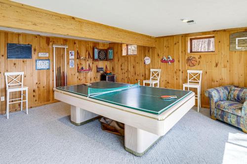 Wilmington Retreat with Deck Lake Views and Game Room - image 11