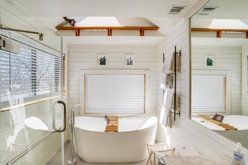Wilmington Retreat with Deck Lake Views and Game Room - image 6