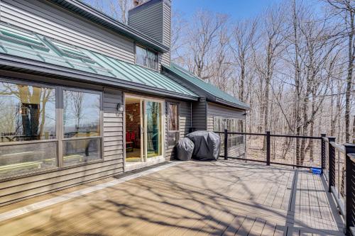 Wilmington Retreat with Deck, Lake Views and Game Room