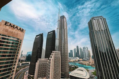 Luxury 4BR Burj Khalifa & Fountain Views, Дубай (фото 2)