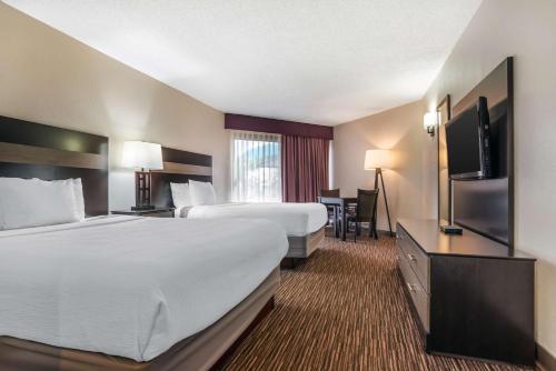 Queen Room with Two Queen Beds and Patio - Non-Smoking