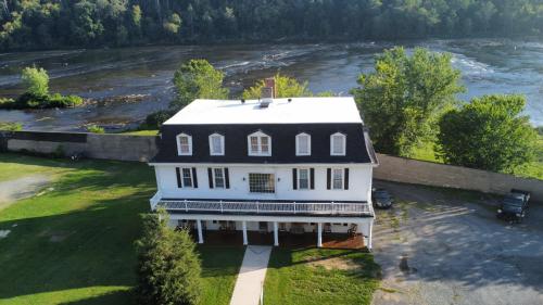 The Washington Inn - Independence, VA