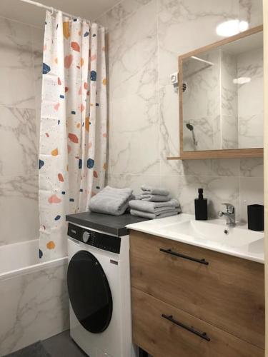 Superbe Appartement tout équipé, Le nid d'Eva à Metz Gare, Parking privé, Balcon, F2, 50m2, 3p