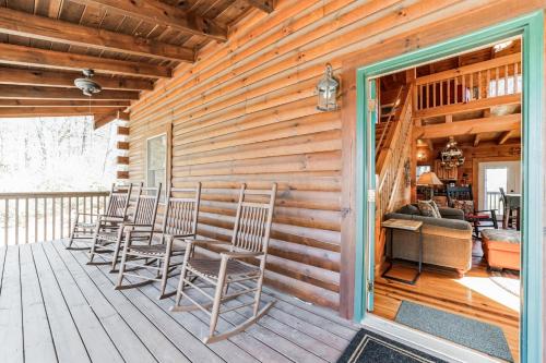 Brand New to VRBO - Cabin- Mirror lake access-Riverbend at Lake Lure cabin in Lake Lure, USA