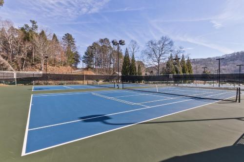 New to VRBO-Lake Lure-Hot Tub-Rumbling Bald Resort cabin