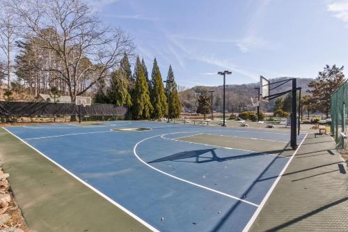 New to VRBO-Lake Lure-Hot Tub-Rumbling Bald Resort cabin