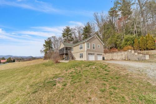 -Mountain Views-Great location-Near DuPont and Pisgah Forest home