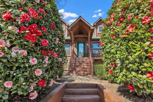 Beautiful Lakefront Log Cabin On Peaceful Laurel Lake - Lake Lure Area cabin