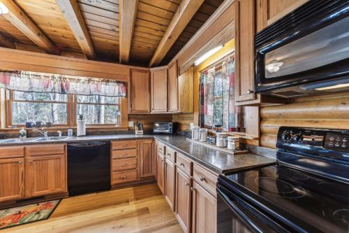 Vacation cabin in Lake Lure - Mirror Lake - great family space! W-Fi cabin in Lake Lure, USA