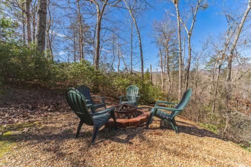 Vacation cabin in Lake Lure - Mirror Lake - great family space! W-Fi cabin in Lake Lure, USA