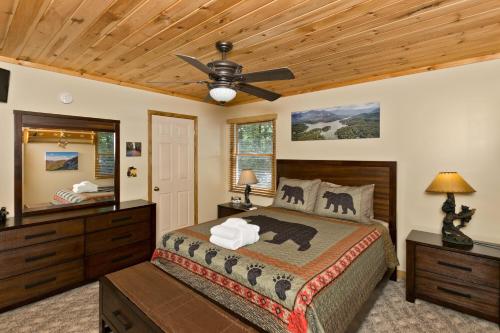 Luxury and Comfort in Lake Lure-Hot Tub-Fire pit cabin in Lake Lure, USA