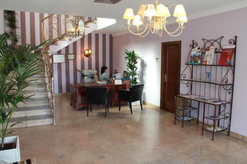 Fuajee, Hotel Villa De Ferias in Medina del Campo
