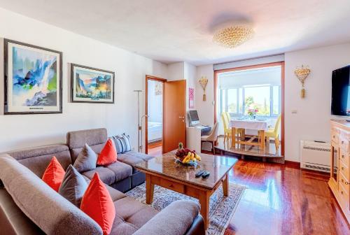 Two-Bedroom Apartment room in Apartments with WiFi Split - 22773