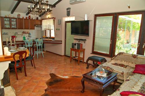 Seaside house with a swimming pool Split - 22890, Split (photo 3)