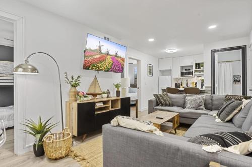 HTX Retreat: Sleeps 8, Wi-Fi, Parking, Free Gym in Houston, USA