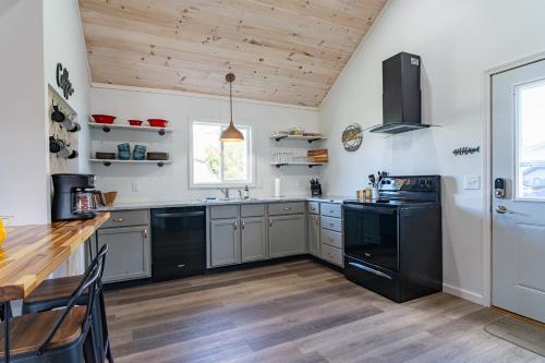 Renovated Retreat Home in Huron walking distance to beach Renovated Retreat Home in Huron walking distance to beach