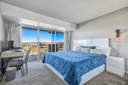 2BD Luxury Condo Cocktail Lounge Beautiful Views in Colorado Springs, USA