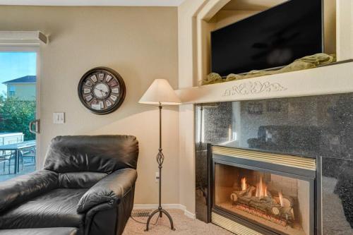 Mountainside View Firepit & Hot Tub in Colorado Springs, USA