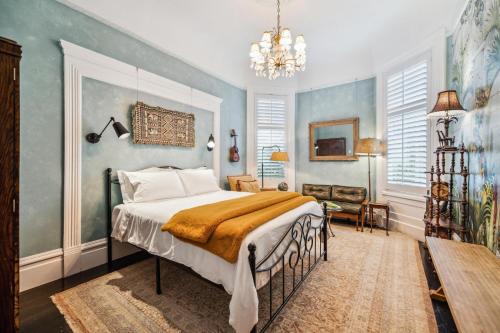 Historic & Charming Victorian Home Sleeps 11