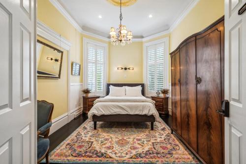 Historic & Charming Victorian Home Sleeps 11