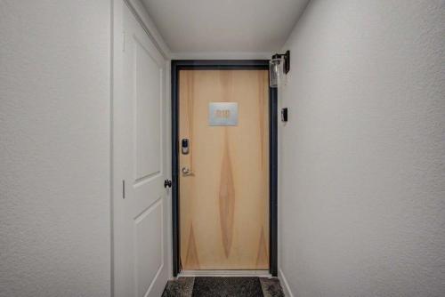 1BD Dog-Friendly Downtown - Urban Neighborhood in Colorado Springs, USA