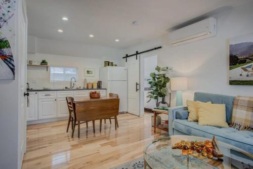 Cozy 1BR Dine Play & Sip in Urban Mtn Paradise in Colorado Springs, USA