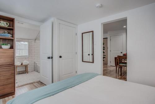 Cozy 1BR Dine Play & Sip in Urban Mtn Paradise in Colorado Springs, USA