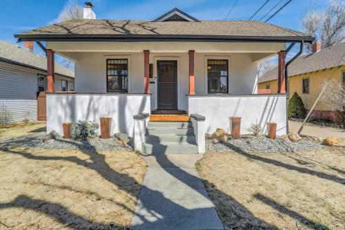 3BD Downtown Family Escape Grill Fire Pit in Colorado Springs, USA