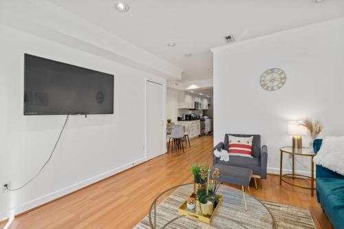 Luxury 2bd Haven in DCs Heart! in Washington, USA