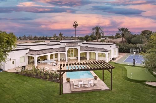 Farrier by AvantStay Spectacular 7BR Mediterranean-style Estate w Pool