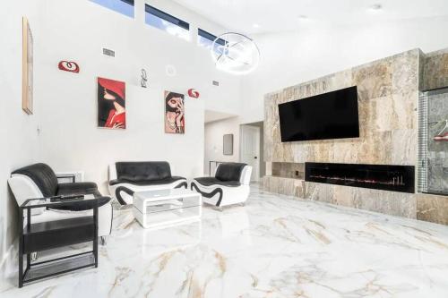 Modern Lakefront Home in เวลลิงตัน (FL)