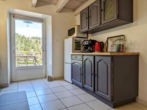 Ancienne ferme rénovée avec jardin privé, poêle à bois et terrasse - FR-1-582-44 (Ancienne ferme renovee avec jardin prive, poele a bois et terrasse - FR-1-582-44) in Laguiole