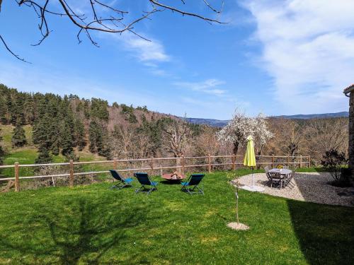 Ancienne ferme rénovée avec jardin privé, poêle à bois et terrasse - FR-1-582-44 (Ancienne ferme renovee avec jardin prive, poele a bois et terrasse - FR-1-582-44) in Laguiole