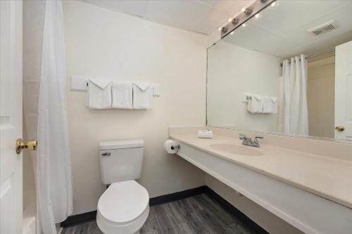 Queen Room image 3