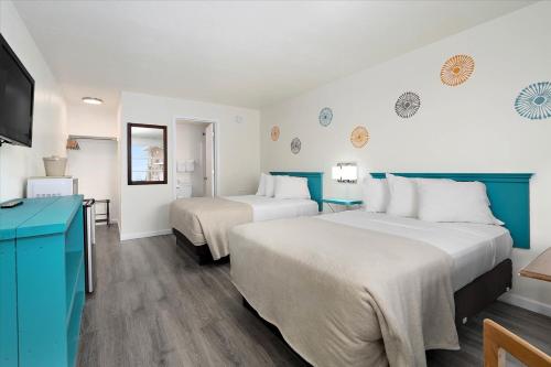 Standard room with partial ocean view -2 double beds image 8
