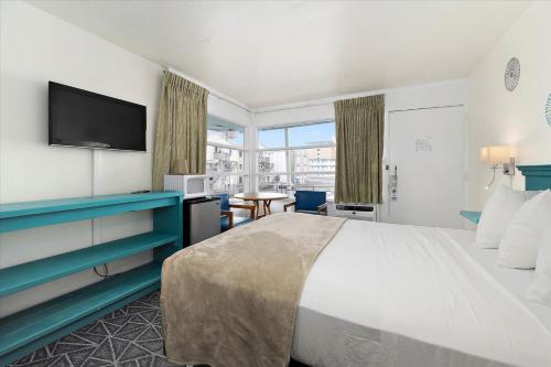 Queen Room With Partial Ocean View image 2