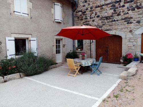 Gîte Saint-Germain-Laprade, 4 pièces, 5 personnes - FR-1-582-349 (Gite chaleureux avec cheminee pres du Puy-en-Velay, ideal pour familles et sejours professionnels - ) in 布拉瓦濟