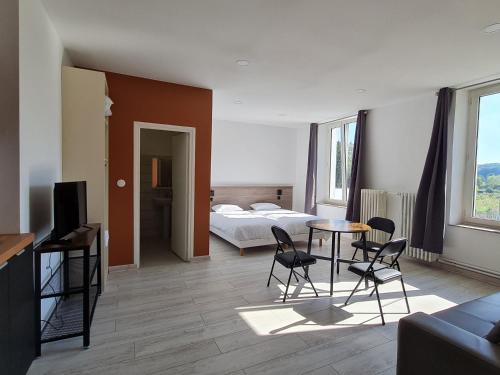 Gîte lumineux 2-4 pers. avec terrasse et restaurant sur place - FR-1-585-92 (Gite lumineux 2-4 pers. avec terrasse et restaurant sur place - FR-1-585-92) in Saint Mihiel